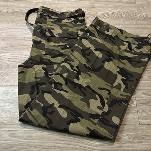 Women’s baggy camo pants size XL zoey Beth